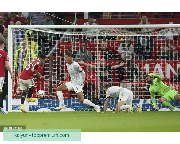 范戴克与科纳特防线搭档状态回暖，发挥稳健值得关注